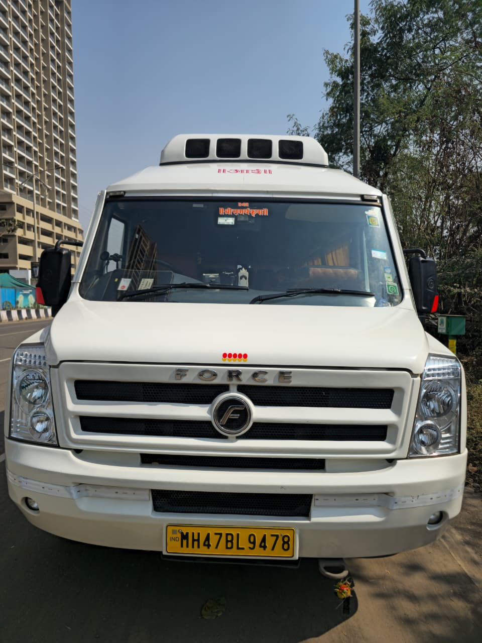 Traveller (25 Seater Push-Back � 3 Point Seat Belt | A/C & Non-A/C)